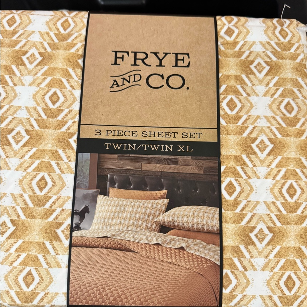 FRYE AND CO. Gold and White Geometric Sheet Set